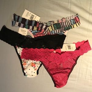 3 Hanky Panky printed lace thongs NWT